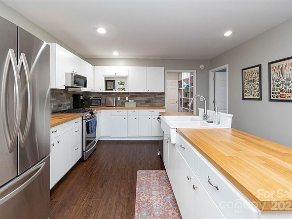 5th image of 401 Silver Fox Ln