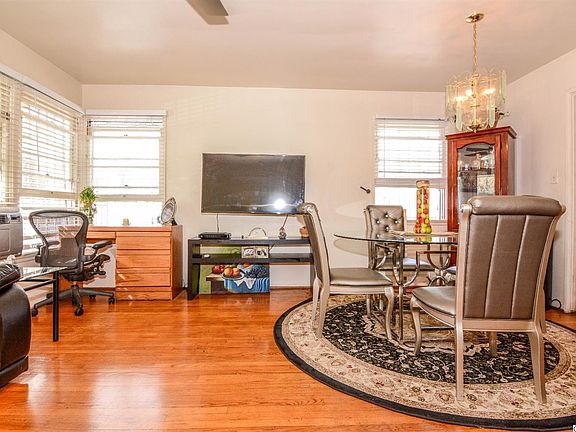 3rd image of 3057 Silver Lake Blvd