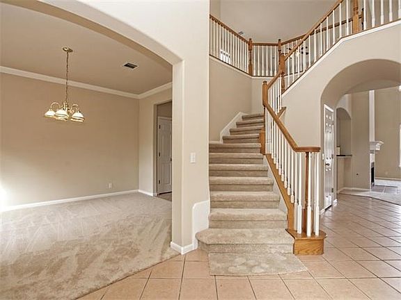 5th image of 7126 Avignon Dr