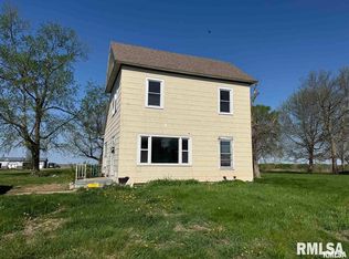 221 N Bernadotte St, Ipava, IL 61441