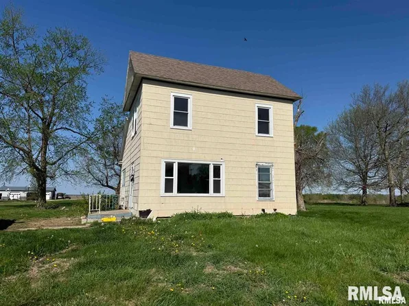 221 N Bernadotte St, Ipava, IL 61441