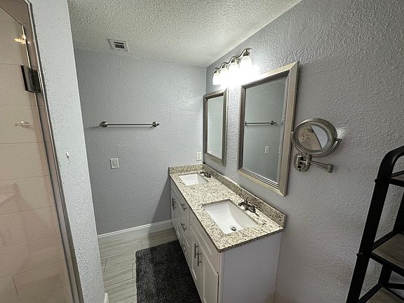5th image of 7682 Clubhouse Estates Dr