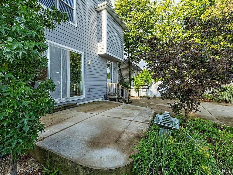 16276 Kirkshire Ave — Photo 33