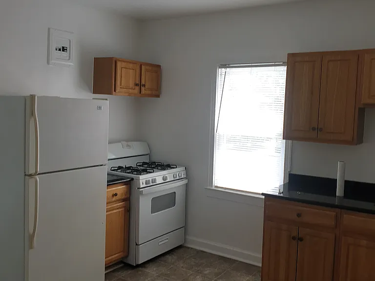 Kitchen (left to right) - 1