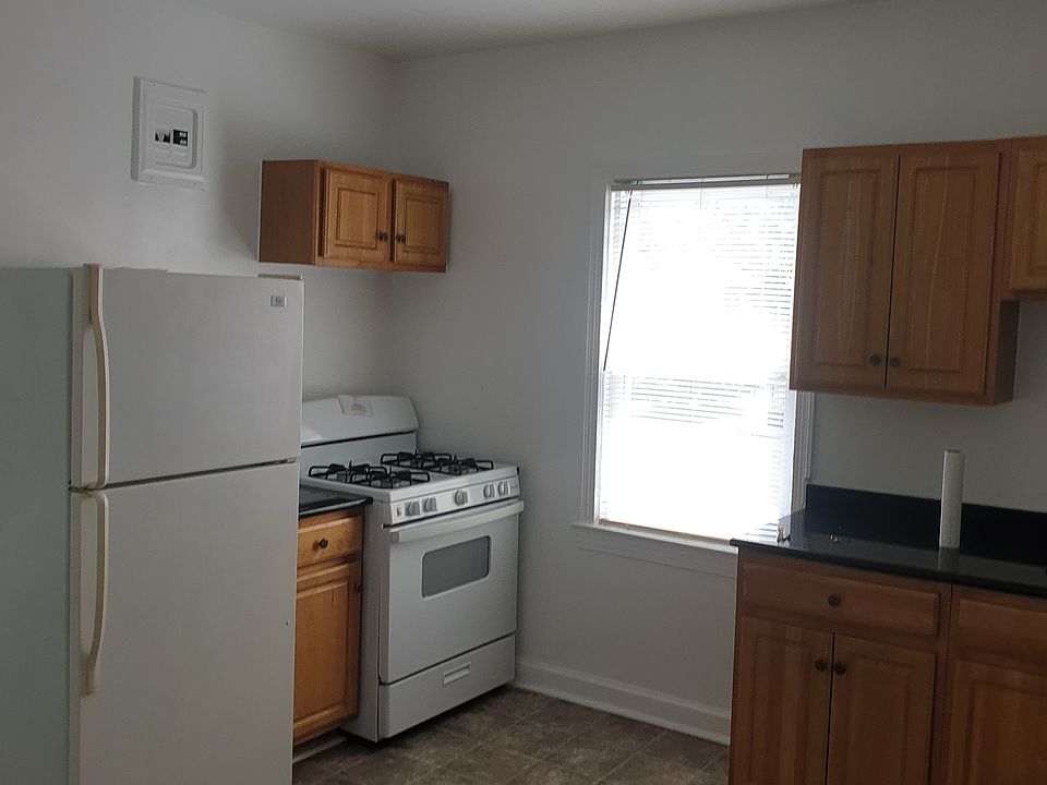 Kitchen (left to right) - 1