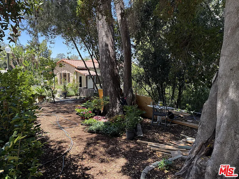 3475 N Knoll Dr — Photo 14