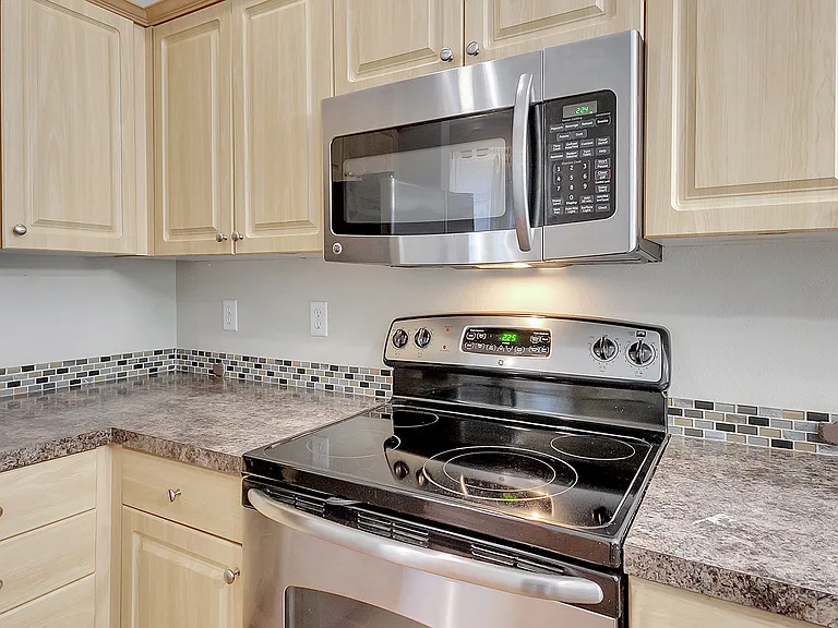 9817 N Clarendon Ave — Photo 29