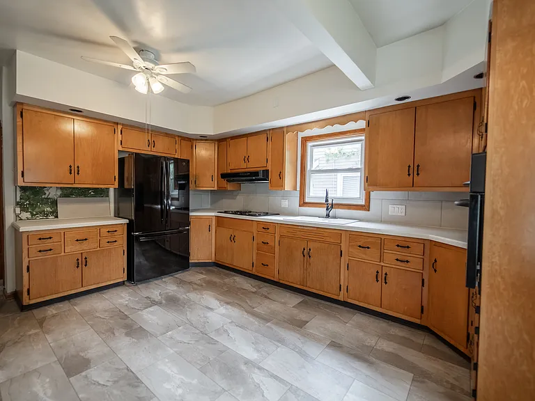 1040 Lake Michigan Dr NW — Photo 2