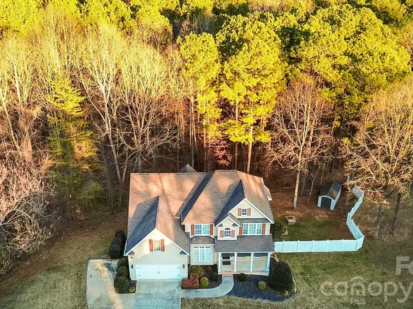 214 Harbor Landing Dr, Mooresville, NC 28117