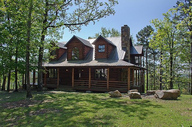 1st image of 11 Lake Bluff Ln