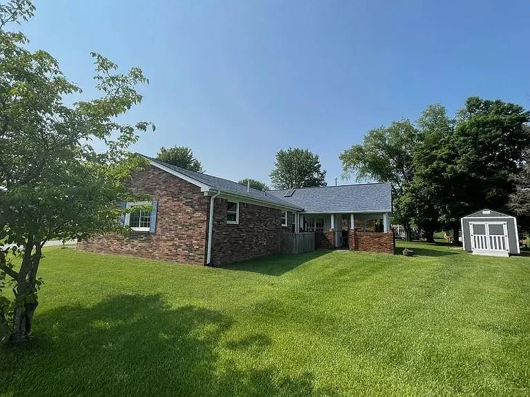 121 Winding Way — Photo 15