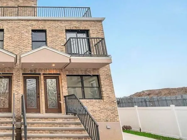 38-22 56th St #1, Woodside, NY 11377