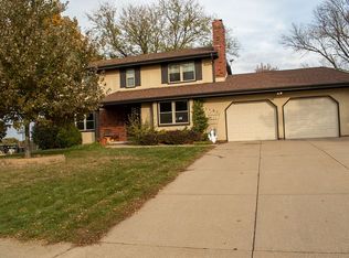 1121 N 121st St, Omaha, NE 68154