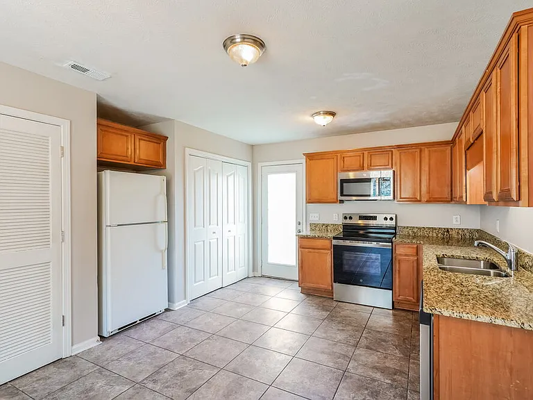 7480 Maggie Dr — Photo 7