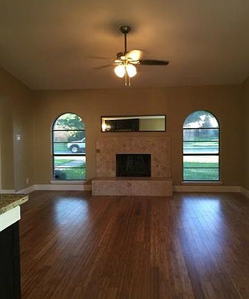 3rd image of 4824 Crawford Dr