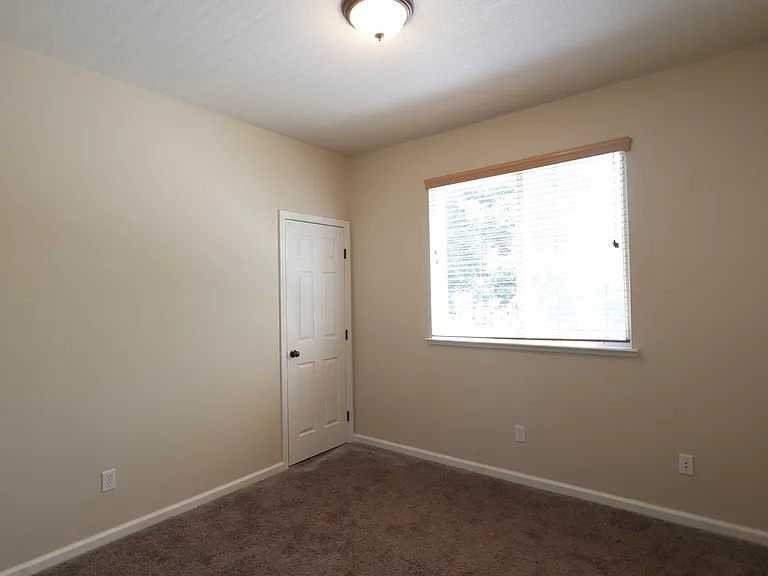 1908 Terracina Cir — Photo 27