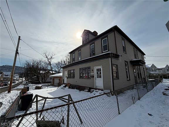 2nd image of 719/721 Hickory St