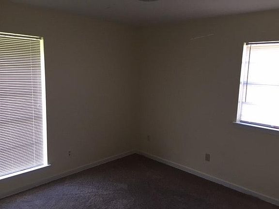 5th image of 118 Beverly Dr