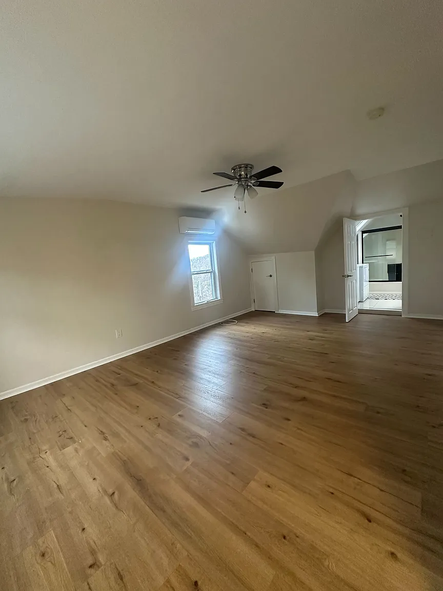 18 Florence Ave photo 1