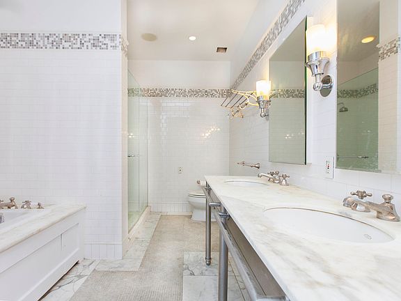 3rd image of 221 Centre St APT 2B