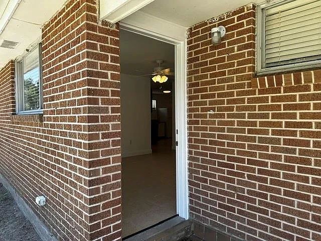 244 W Robert E Lee Blvd — Photo 2