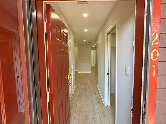 4th image of 2815 Lee Oaks Ct APT 201