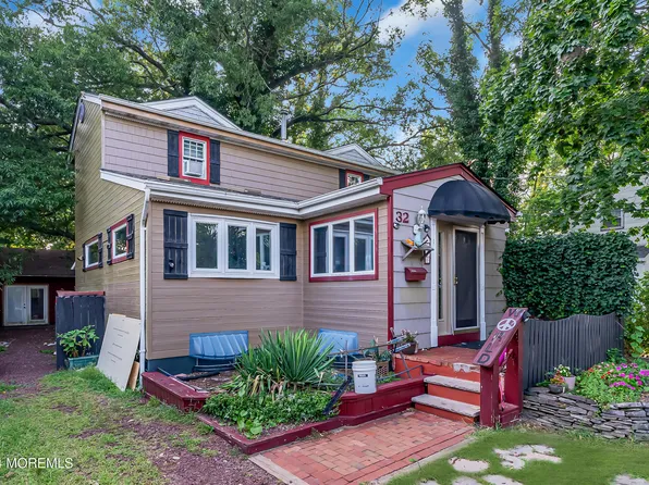 32 Woodrow St, Oakhurst, NJ 07755