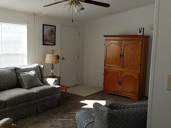 4th image of 819 Aspen Dr #15
