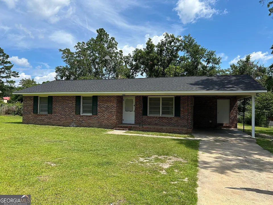 2002 S Maple Dr