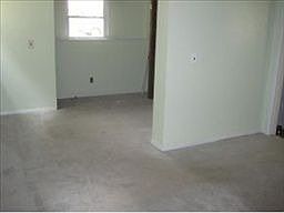 4th image of 33 Yarmouth Dr