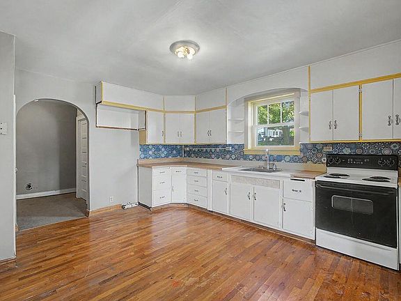 3rd image of 5 Columbus Rd