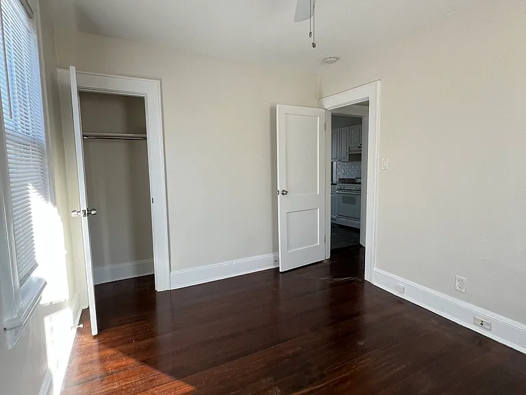 220 King St — Photo 3