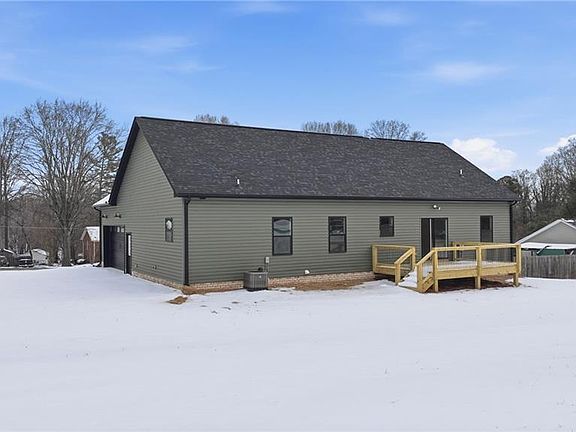 4th image of 4381 Continental Dr
