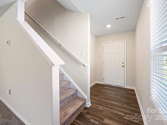 5th image of 262 Frank Burns Way