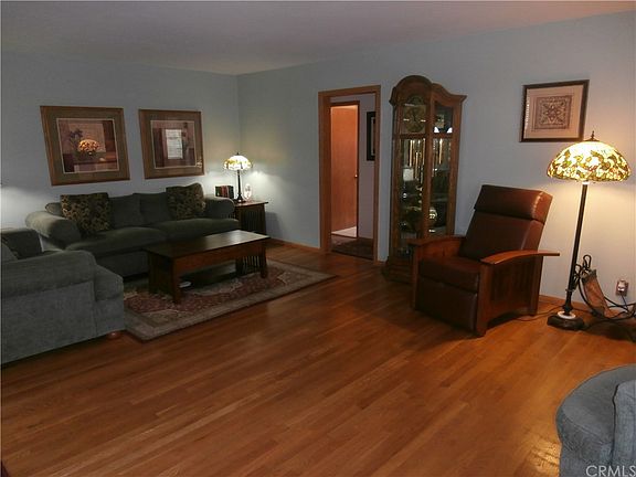 3rd image of 4843 Lomina Ave