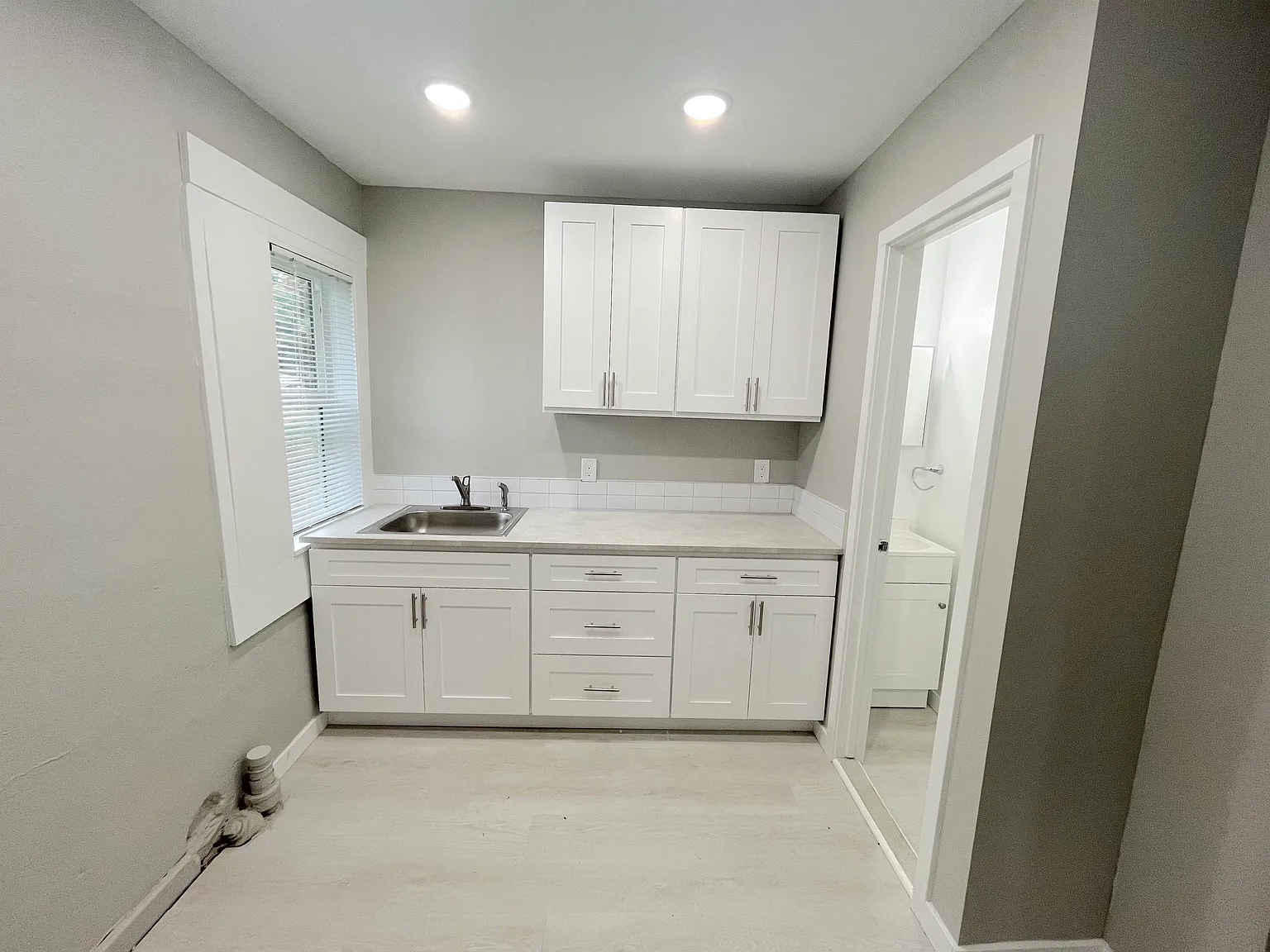 Studio, 240 sqft, $1,008 — Photo 4