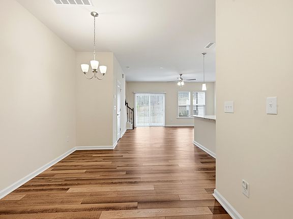 4th image of 446 White Oak Ridge Dr