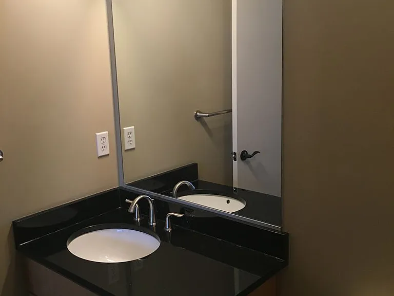 Montgomery Square Apartments — Photo 41