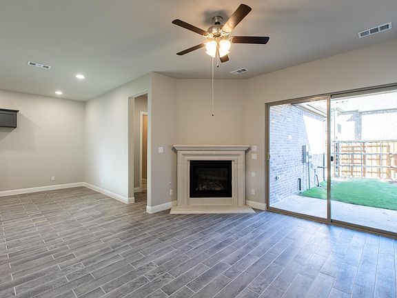 5th image of 2312 Royal Crescent Dr N