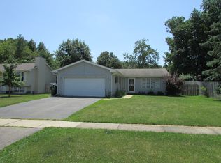 2415 Great Oak Dr, Lindenhurst, IL 60046