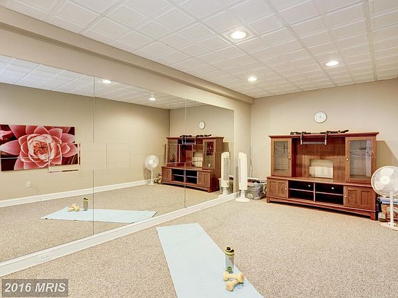 3rd image of 909 Elsie Barber Ct