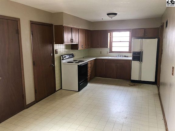 4th image of 1323 E 10th Ave
