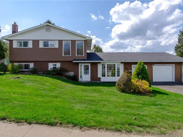91 Westgate Dr, Saint John, NB E2M 5C7