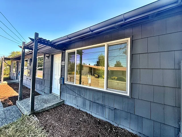 3326 Halverson Ave — Photo 2