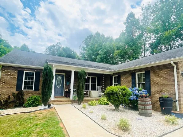1215 Splendors Gate Rd, Axton, VA 24054