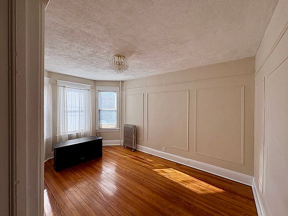 3rd image of 106 McLean Ave #2