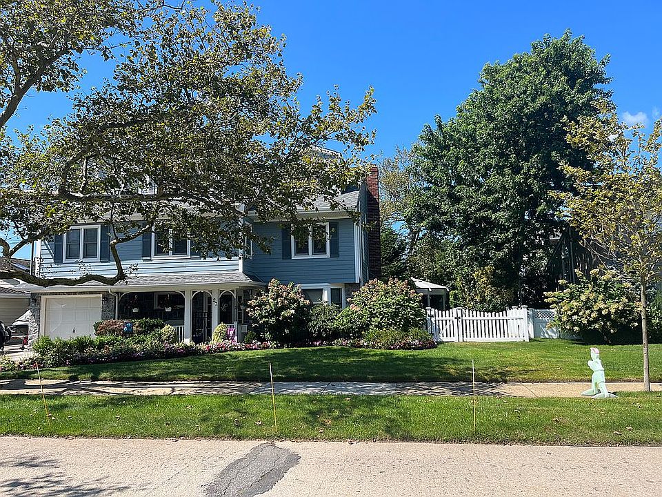 2nd image of 27 Mineola Ave