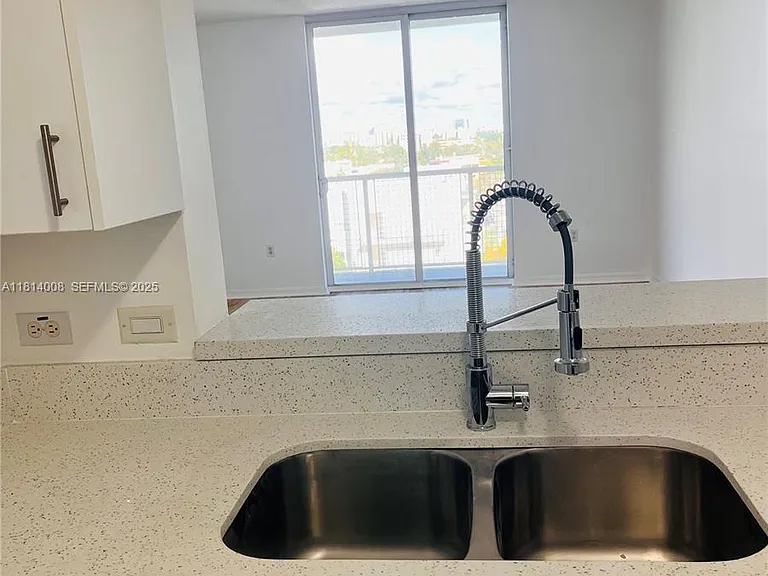 900 SW 8th St #806 — Photo 22