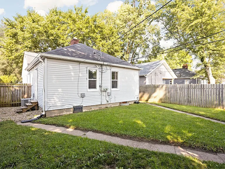 4851 Hillside Ave — Photo 10