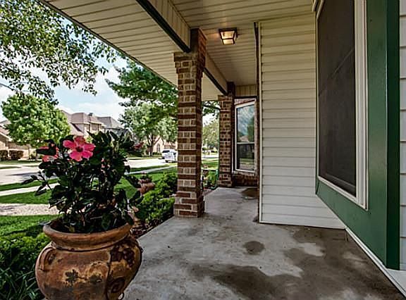 3rd image of 3414 Sara Dr